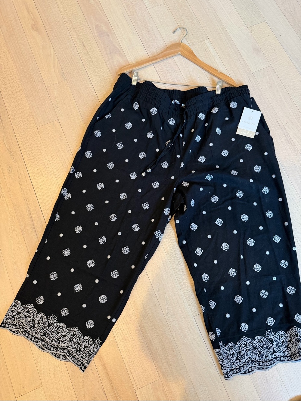 Calligraphie Black Bandana-Print Kids Pull-On Capri Pants, 3X